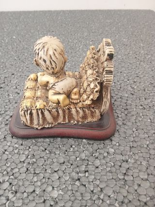 Statuetta bimbo vintage