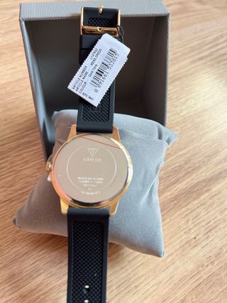 Reloj Guess - Negro y Dorado