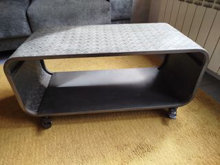 Mesa centro de metal estilo industrial