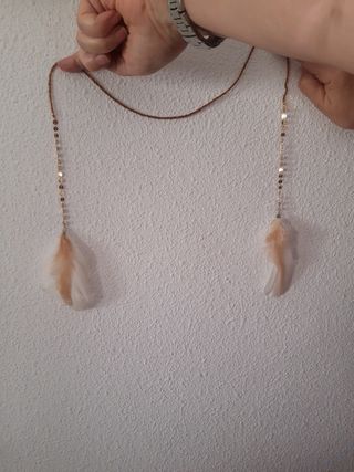 Colgante plumas beige y marrón a estrenar con caja