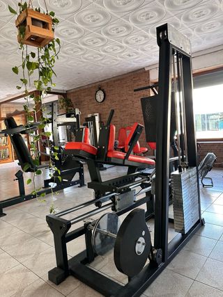 Maquina de sentadillas tumbada de placas 200 Kg