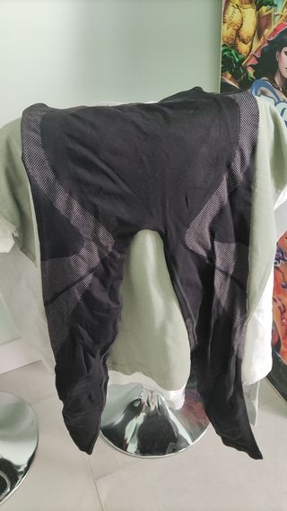 Ropa deportiva térmica y conjuntos Adidas.