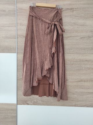 Falda midi marrón estampada