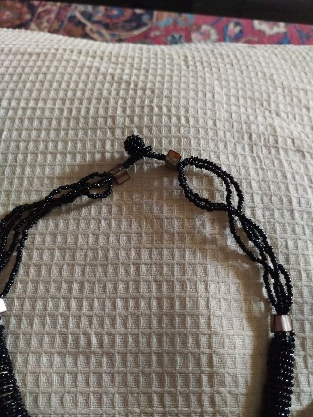 Collana con ciondoli marroni