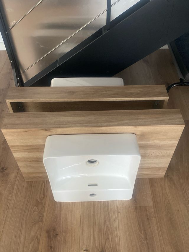 pica de baño con soporte madera