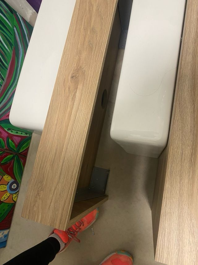 pica de baño con soporte madera