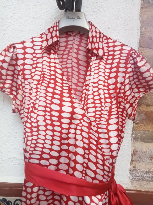 Vestido de lunares irregulares  rojo-blanco.
