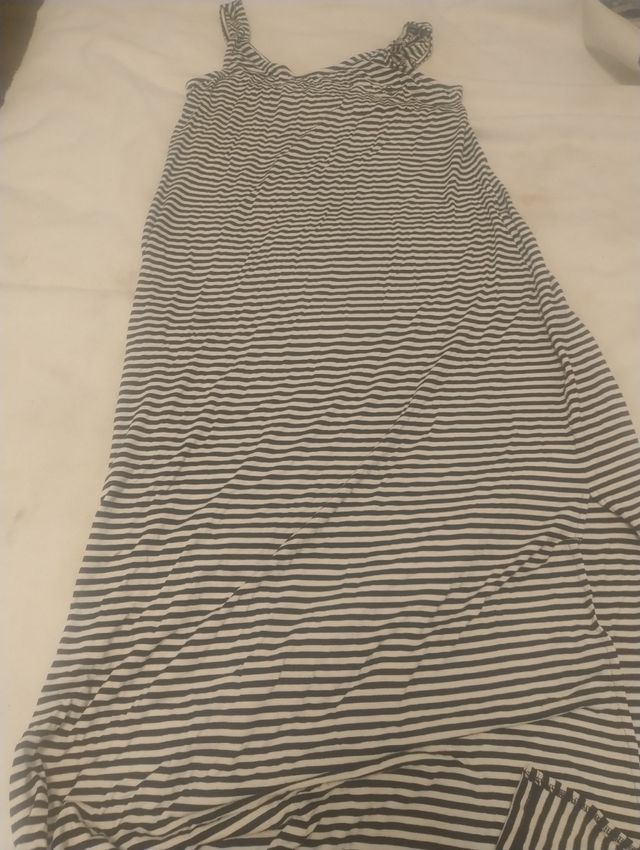 Abito lungo a righe bianco e nero