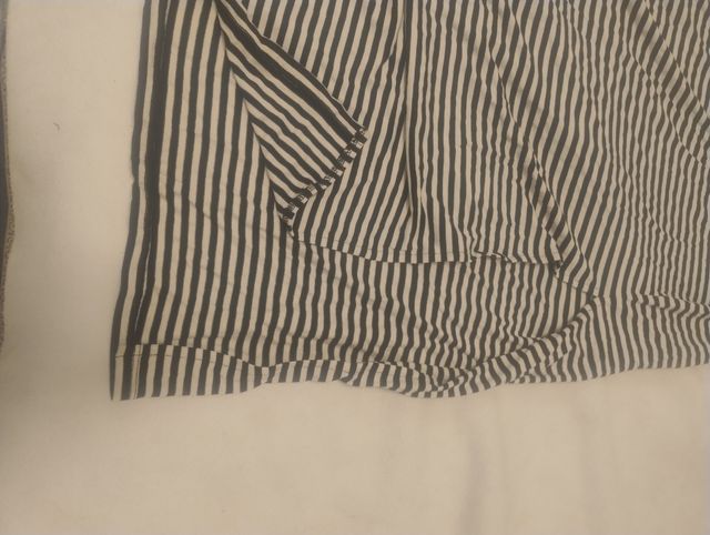 Abito lungo a righe bianco e nero