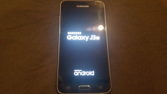 Samsung Galaxy J3 - Teléfono negro