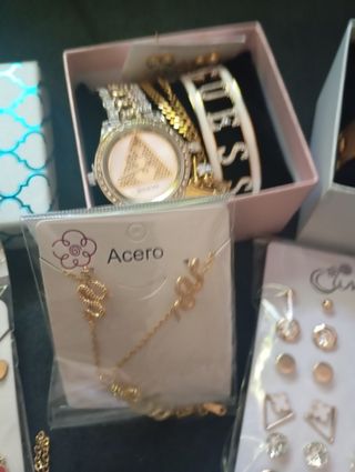 Reloj G dorado con brazalete