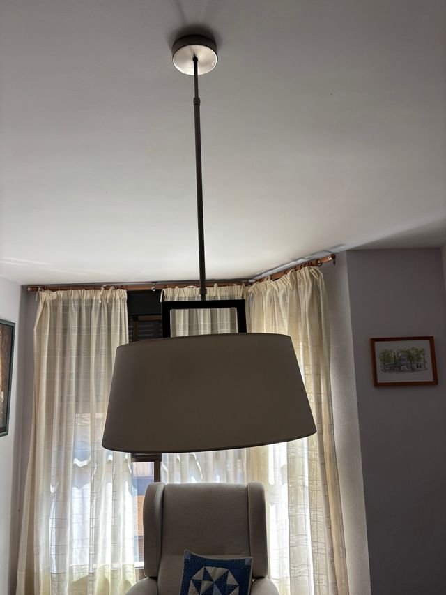 2 Lámparas colgantes modernas.