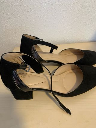 Zapatos tacón bajo negros Nuevas
talla 37