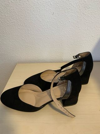 Zapatos tacón bajo negros Nuevas
talla 37