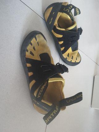 Zapatillas escalada niño talla 34.