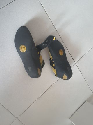 Zapatillas escalada niño talla 34.