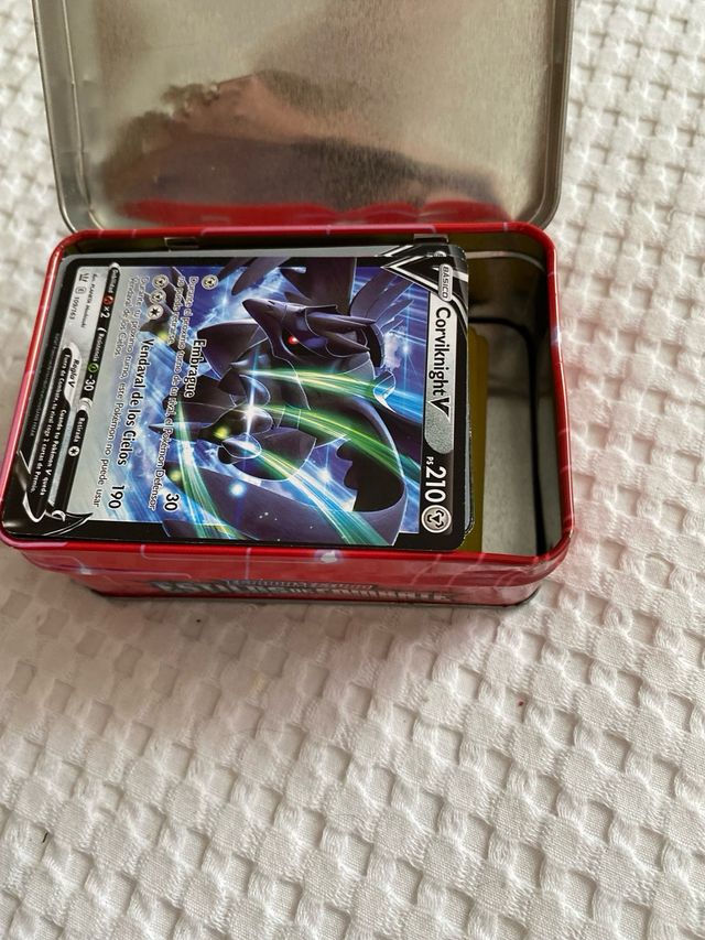 Caja metálica Pokémon: Espada y Escudo