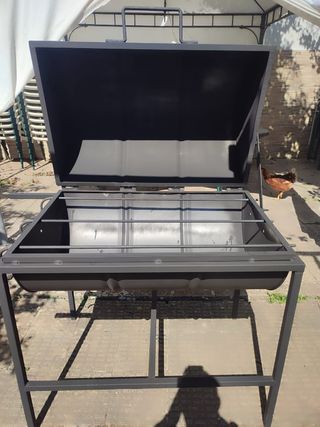 Barbecue artigianale in metallo