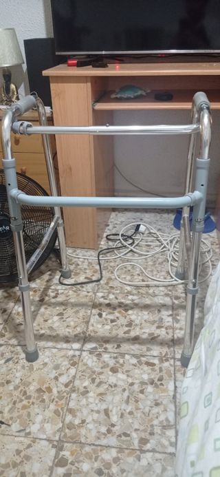 Andador para adultos de aluminio y WC portátil 