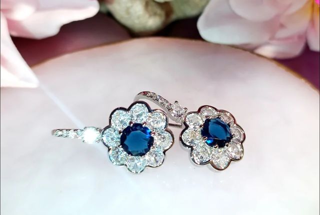 Pendientes flor circonitas azules y transparentes