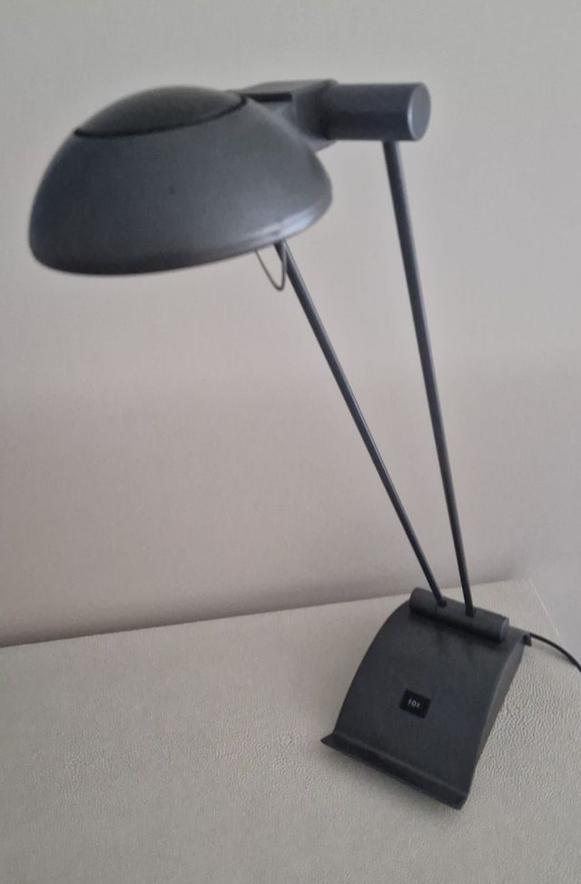 Lámpara escritorio gris metal