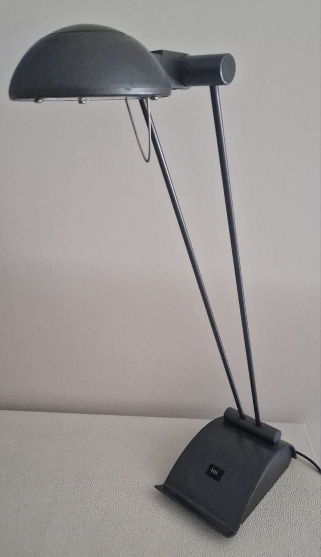 Lámpara escritorio gris metal