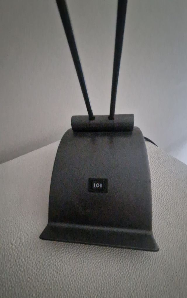 Lámpara escritorio gris metal