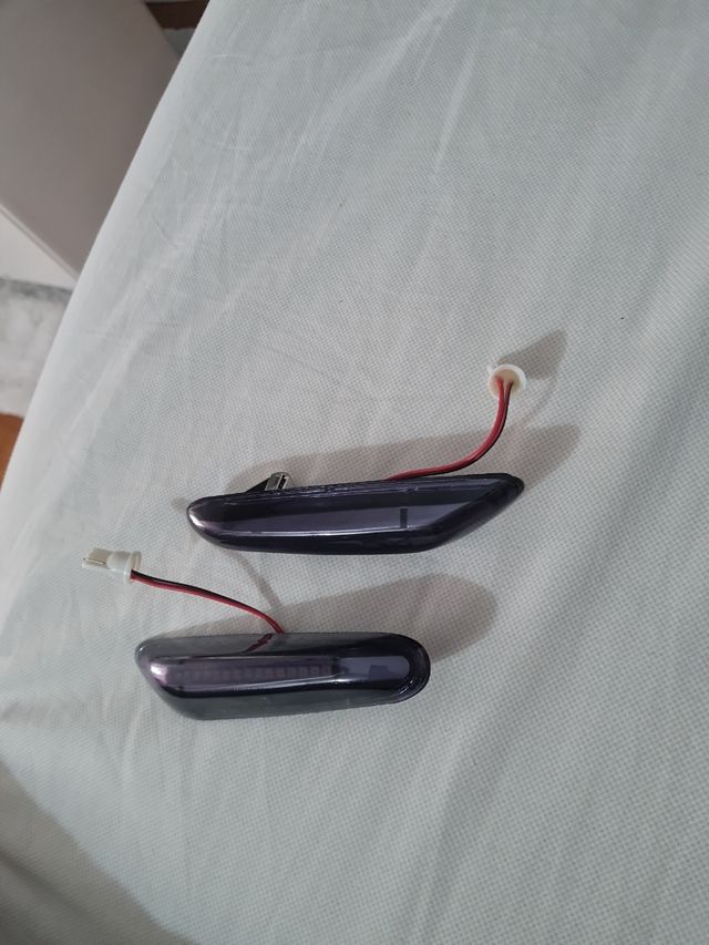 Luces laterales indicadoras dinámicas LED