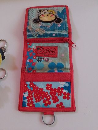 Lote Pucca: monedero+ 2 llaveros +Pegatinas/Chapas