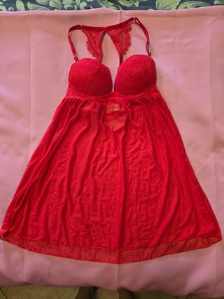 Vestito rosso in pizzo