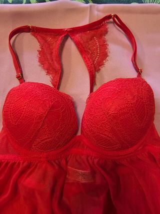 Vestito rosso in pizzo