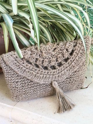 Pochetta juta crochet beige lavorata a mano