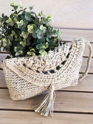 Pochetta juta crochet beige lavorata a mano
