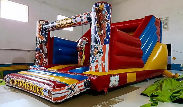 Castillo hinchable Superhéroes