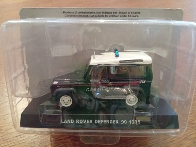 Land Rover Defender 90.Carabinieri 1995. Modellino