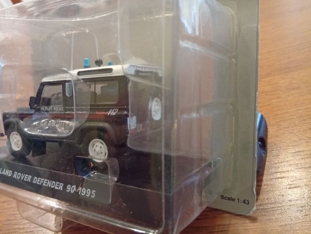 Land Rover Defender 90.Carabinieri 1995. Modellino