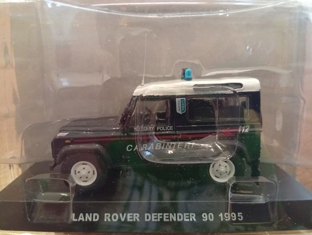 Land Rover Defender 90.Carabinieri 1995. Modellino