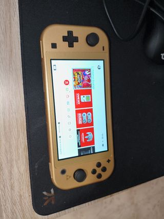Nintendo Switch Lite Hyrule Edition dorada