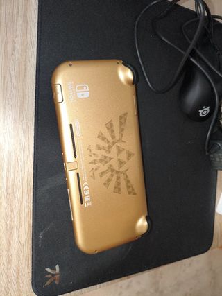 Nintendo Switch Lite Hyrule Edition dorada