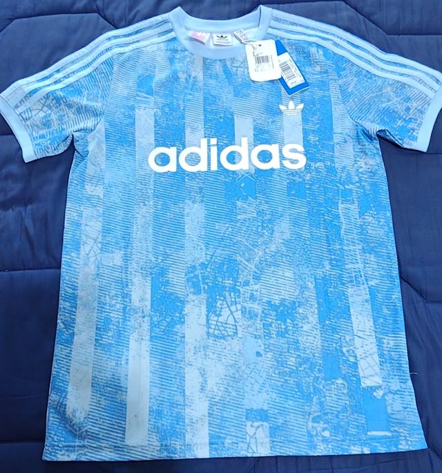 Camiseta Adidas niño celeste