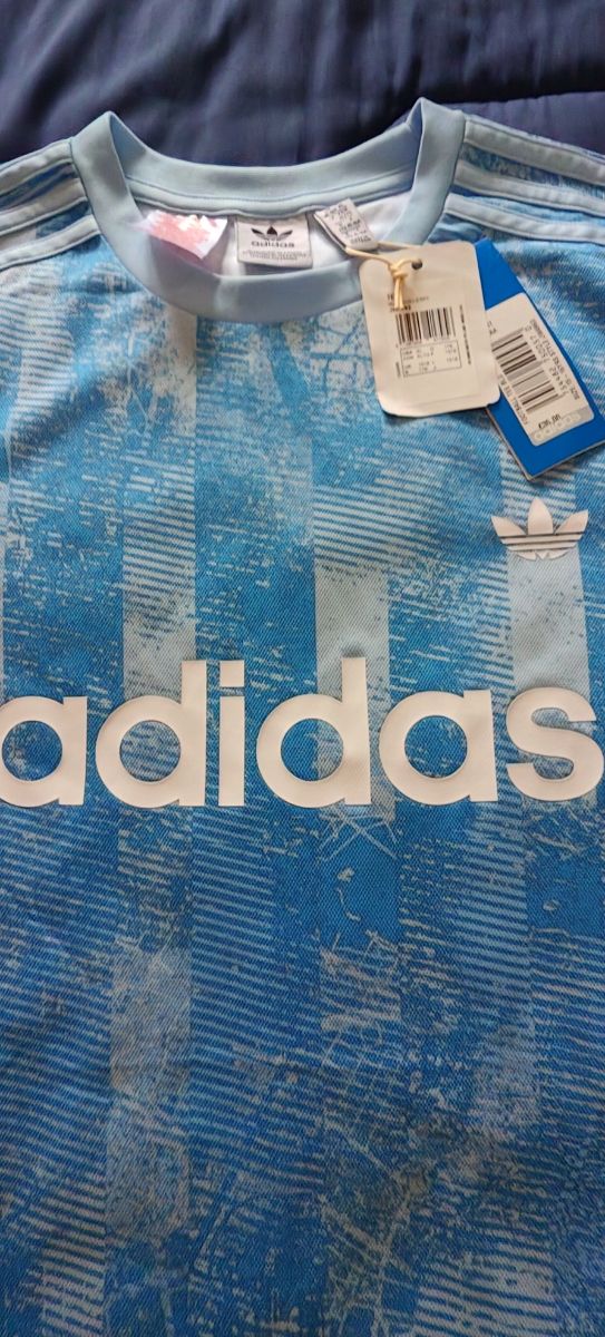 Camiseta Adidas niño celeste