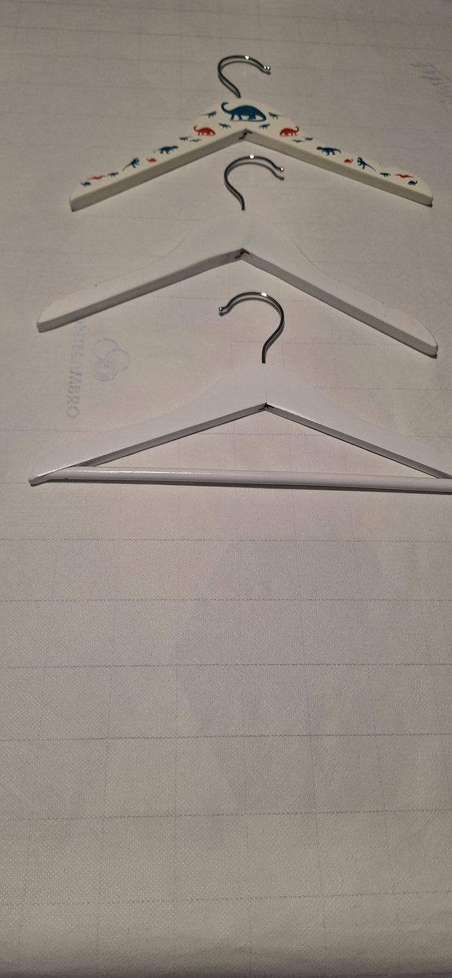 Perchas madera - Rosa y blanca