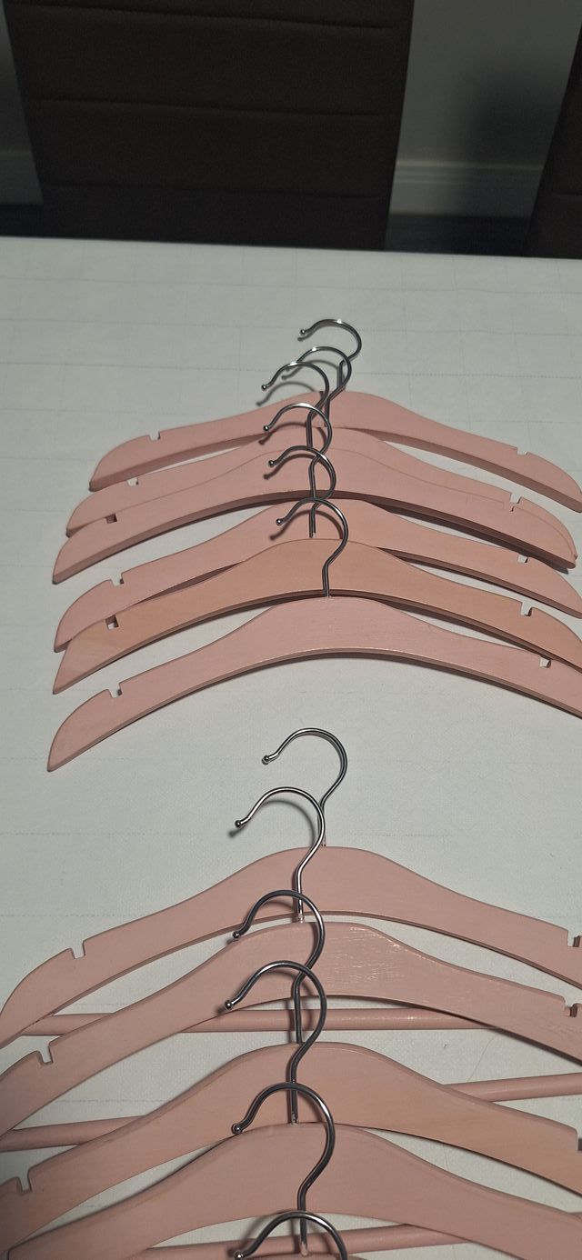 Perchas madera - Rosa y blanca