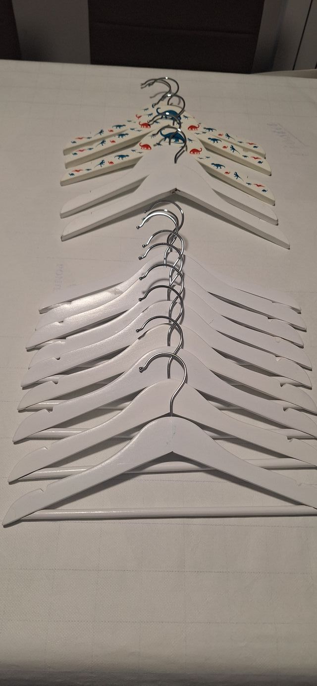 Perchas madera - Rosa y blanca