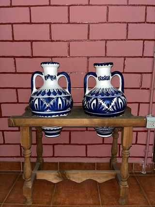 Cántaros cerámicos azules