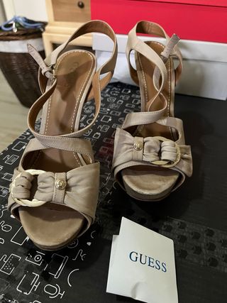 Sandalias Guess beige
