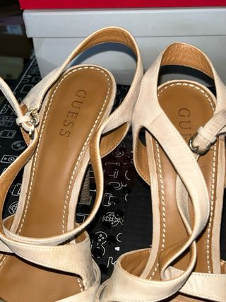 Sandalias Guess beige