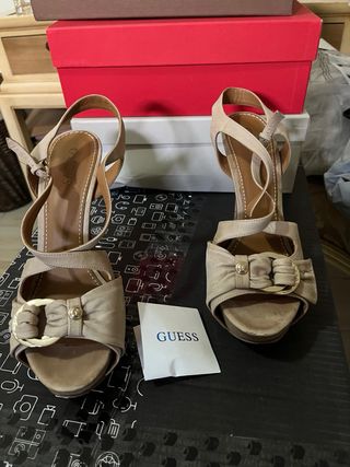 Sandalias Guess beige