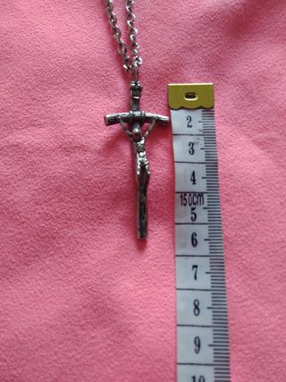 Cadena y colgante de cruz