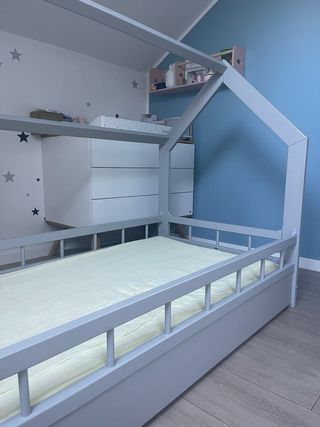 Lettino casetta bimbo + materasso € 285,00